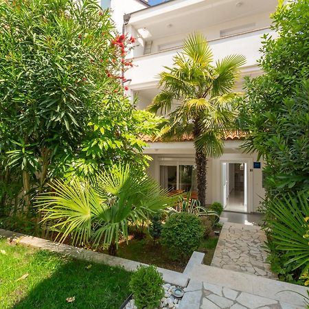 Modern Apartment Zen With Private Garden Porec Exterior photo