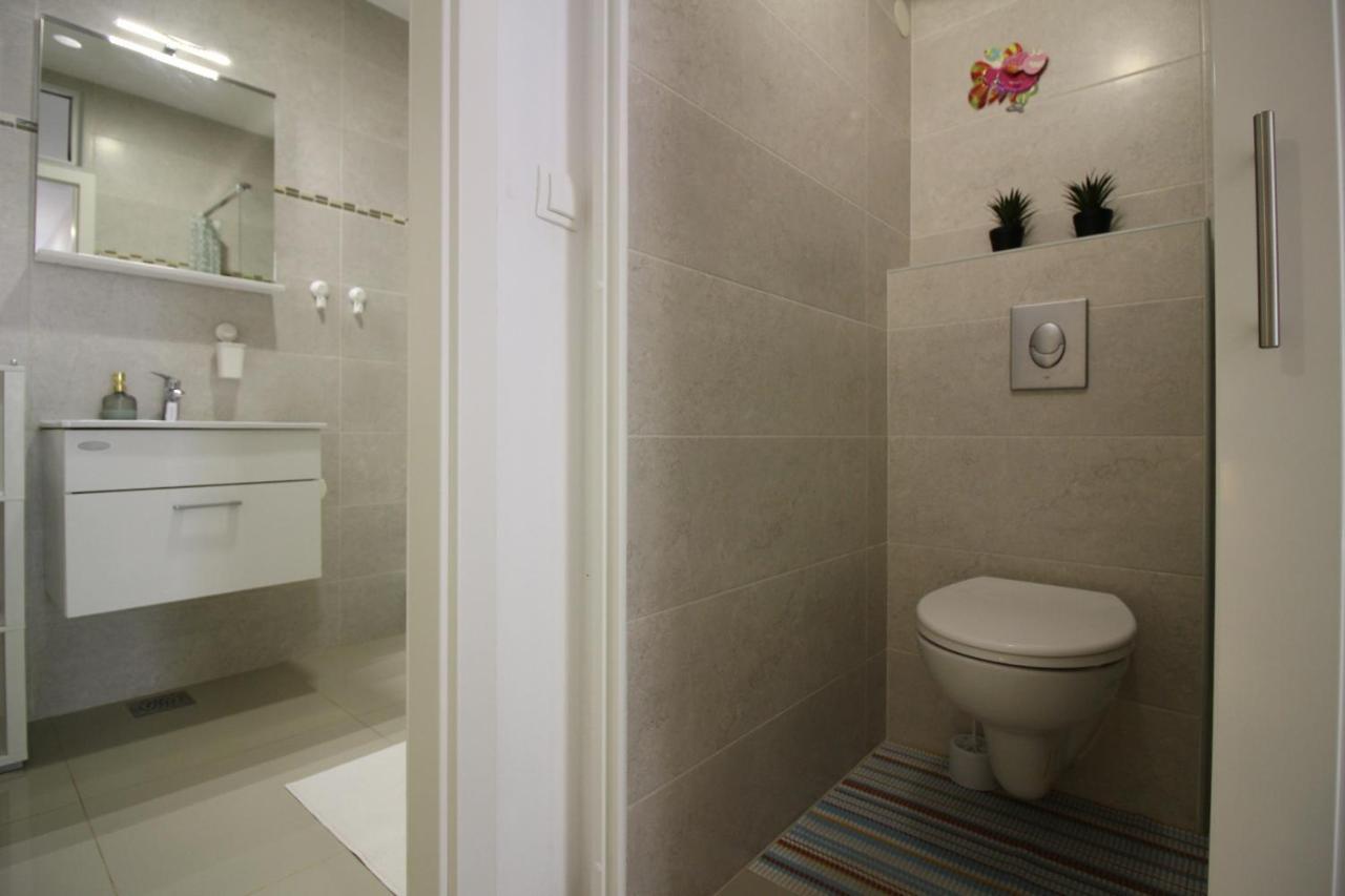 Modern Apartment Zen With Private Garden Porec Exterior photo
