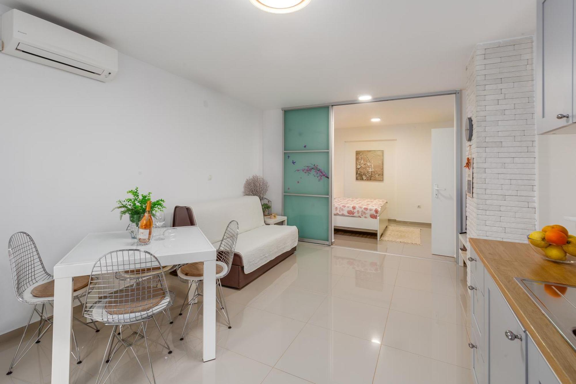 Modern Apartment Zen With Private Garden Porec Exterior photo